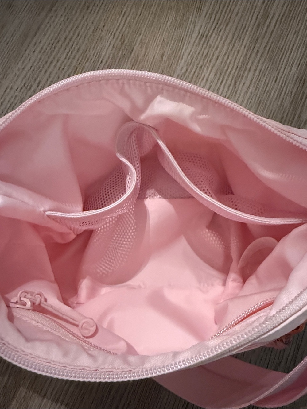 Lululemon small slouchy sling 3L bag - Picture 6 of 9